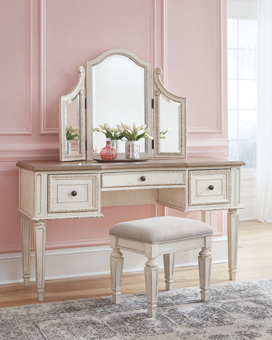 Ashley Furniture Realyn 3-Piece Vanity Set