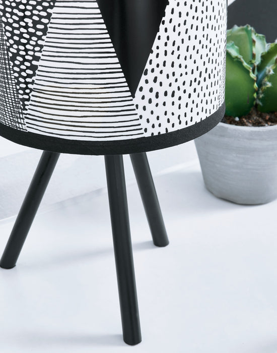Manu - White / Black - Metal Table Lamp